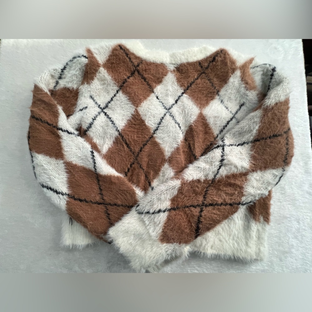 SO Brown and White Argyle Faux Fur Cropped Cardigan Sweater, Size M - Picture 3 of 11